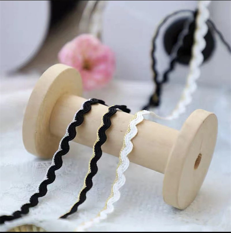 0.6cm黑金线波浪织带